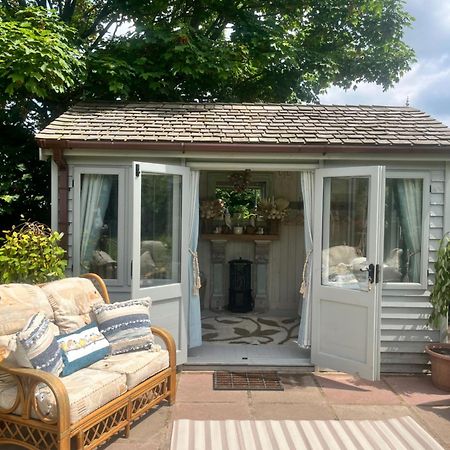 Birds And The Bees Summer House Endon Luaran gambar