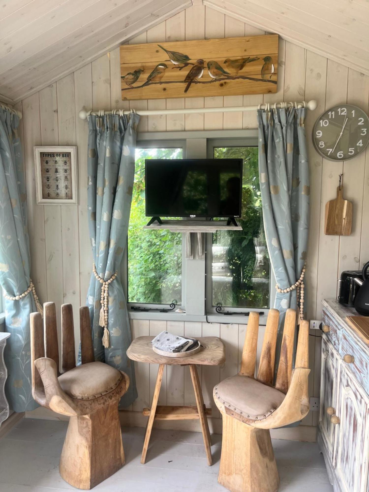 Birds And The Bees Summer House Endon Luaran gambar