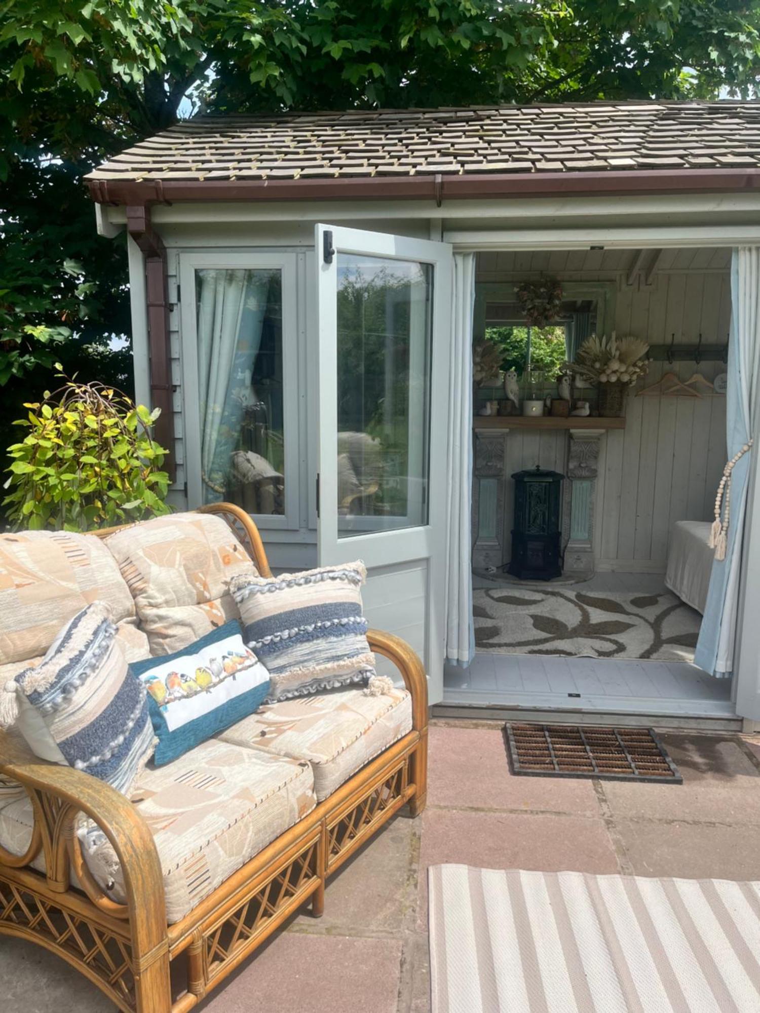 Birds And The Bees Summer House Endon Luaran gambar