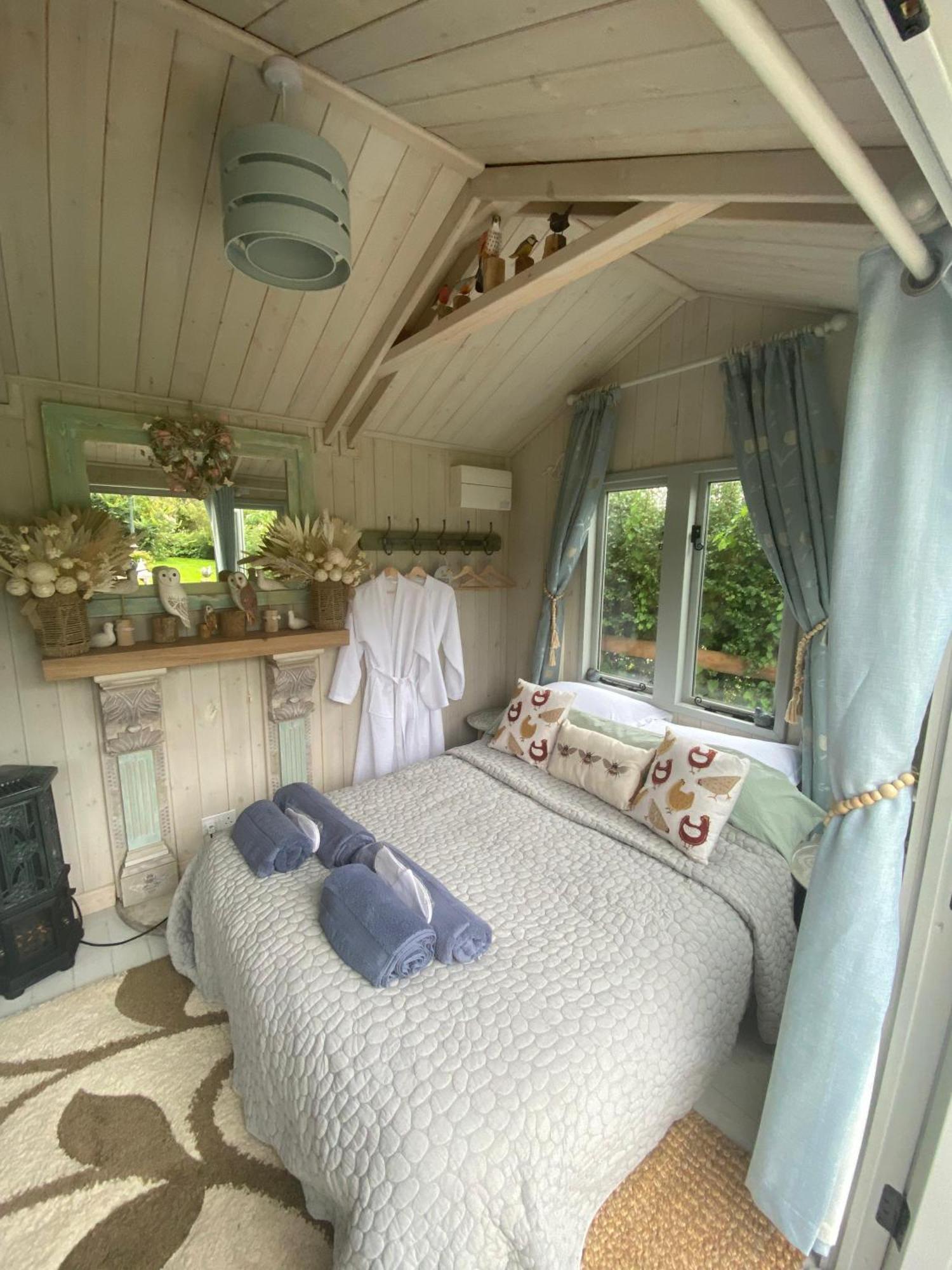 Birds And The Bees Summer House Endon Luaran gambar